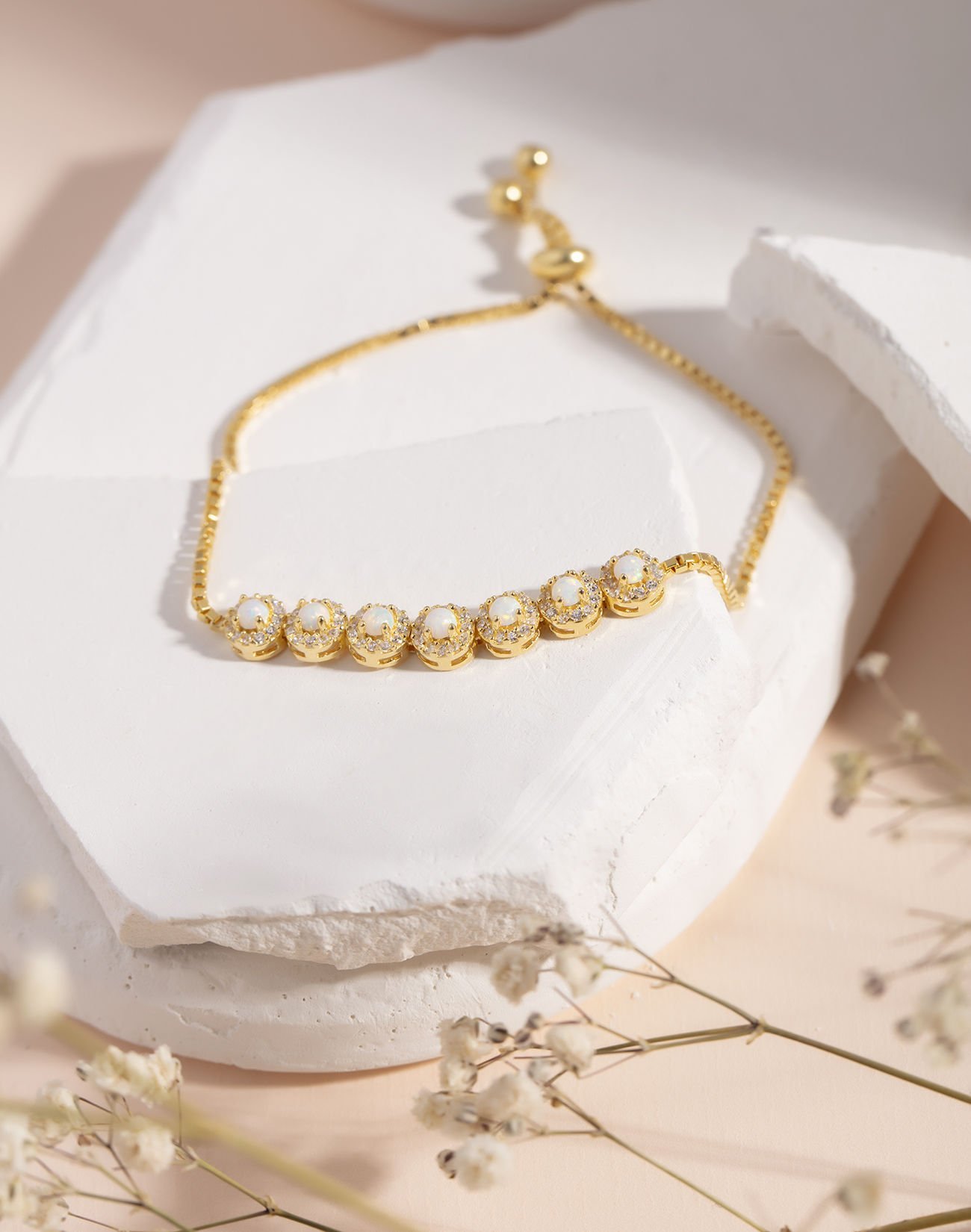 Beyaz Opal Sıra Taşlı Asansörlü Gümüş Bileklik