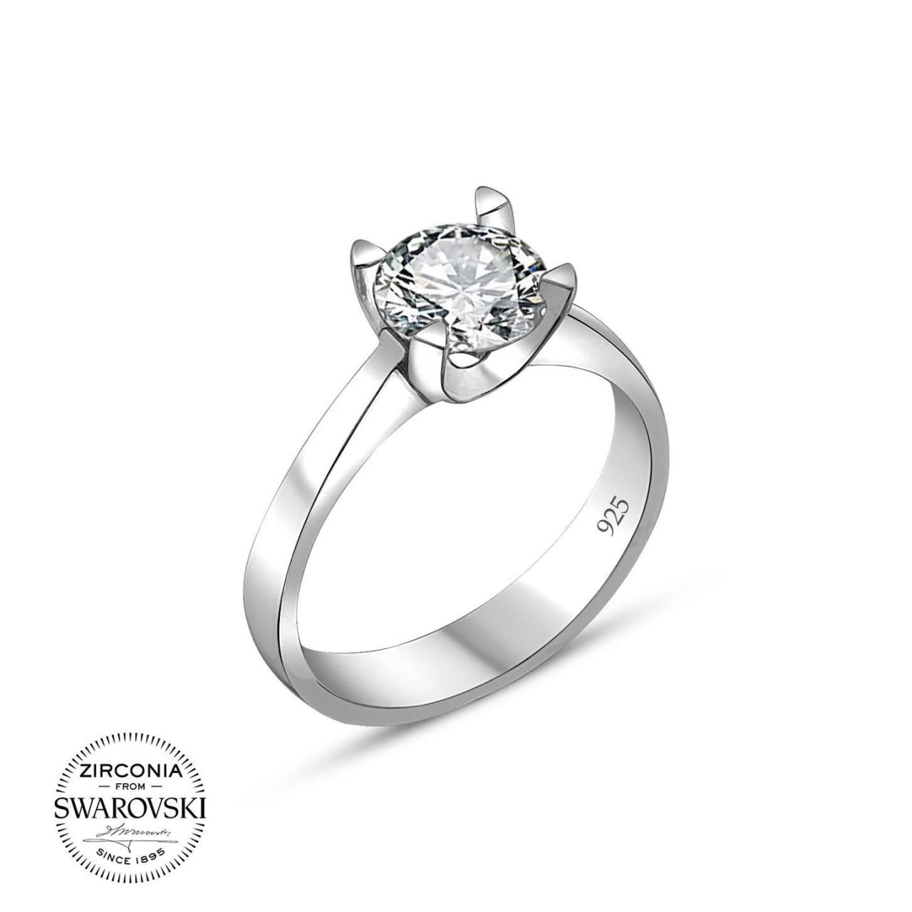 Swarovski Tek Taşlı Üçgen Tirnakli Gümüş Yüzük