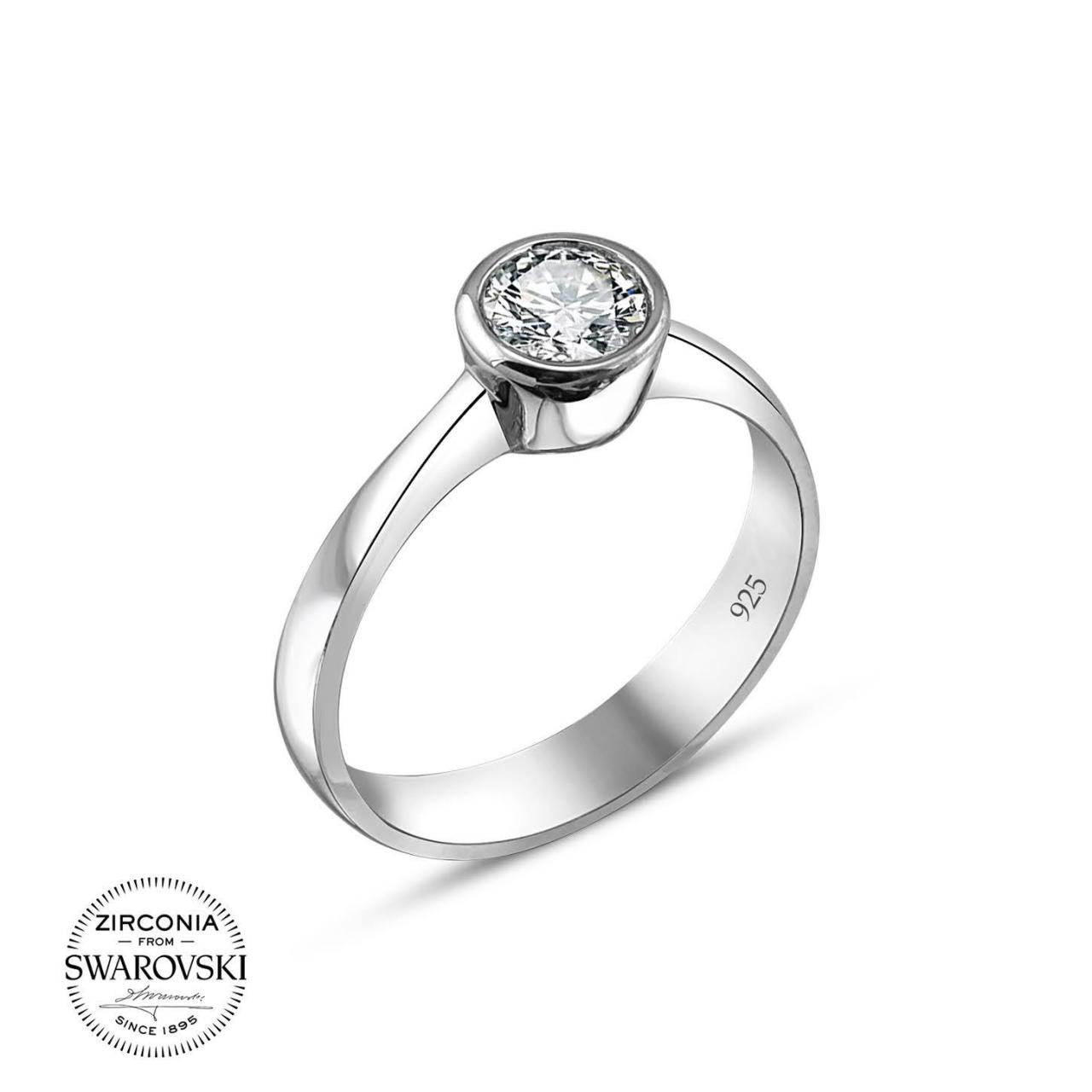 Swarovski Yuvarlak Tek Taşlı Gümüş Yüzük