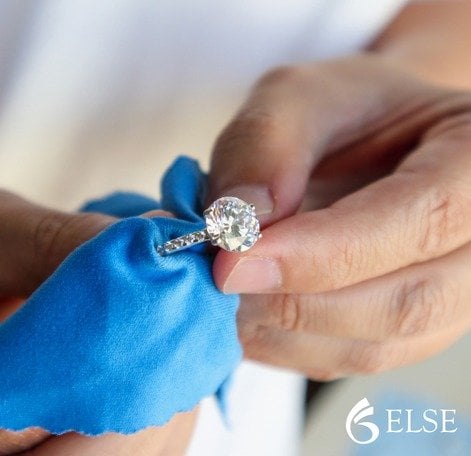 Gümüş Takılarınızı Nasıl İlk Günkü Gibi Parlak Tutarsınız?