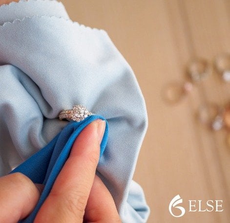 Gümüş Takılarınızı Nasıl İlk Günkü Gibi Parlak Tutarsınız?