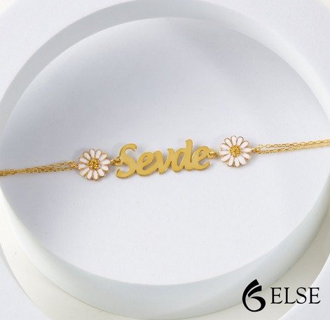 Kişisel Dokunuşun En Şık Hali: İsimli Bileklikler