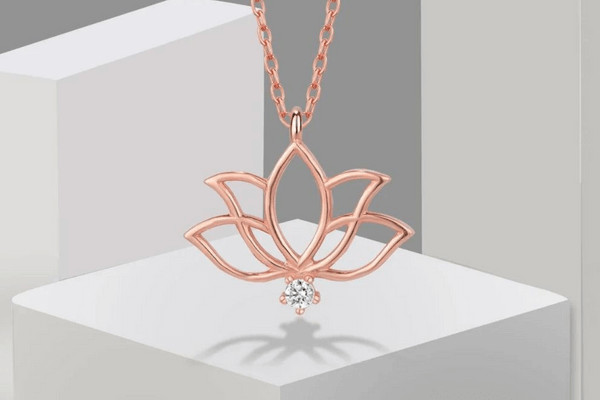 Tek Taşlı Gümüş Lotus Çiçeği Kolye