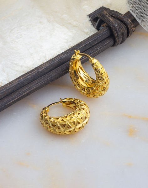 925 Ayar Üçgen Desenli Bombeli Gümüş Halka Küpe