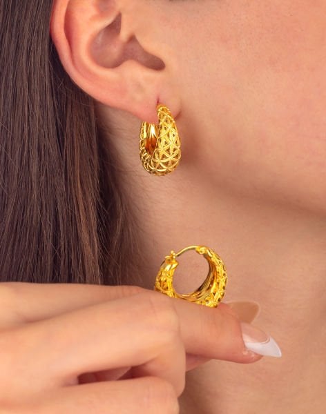 925 Ayar Üçgen Desenli Bombeli Gümüş Halka Küpe