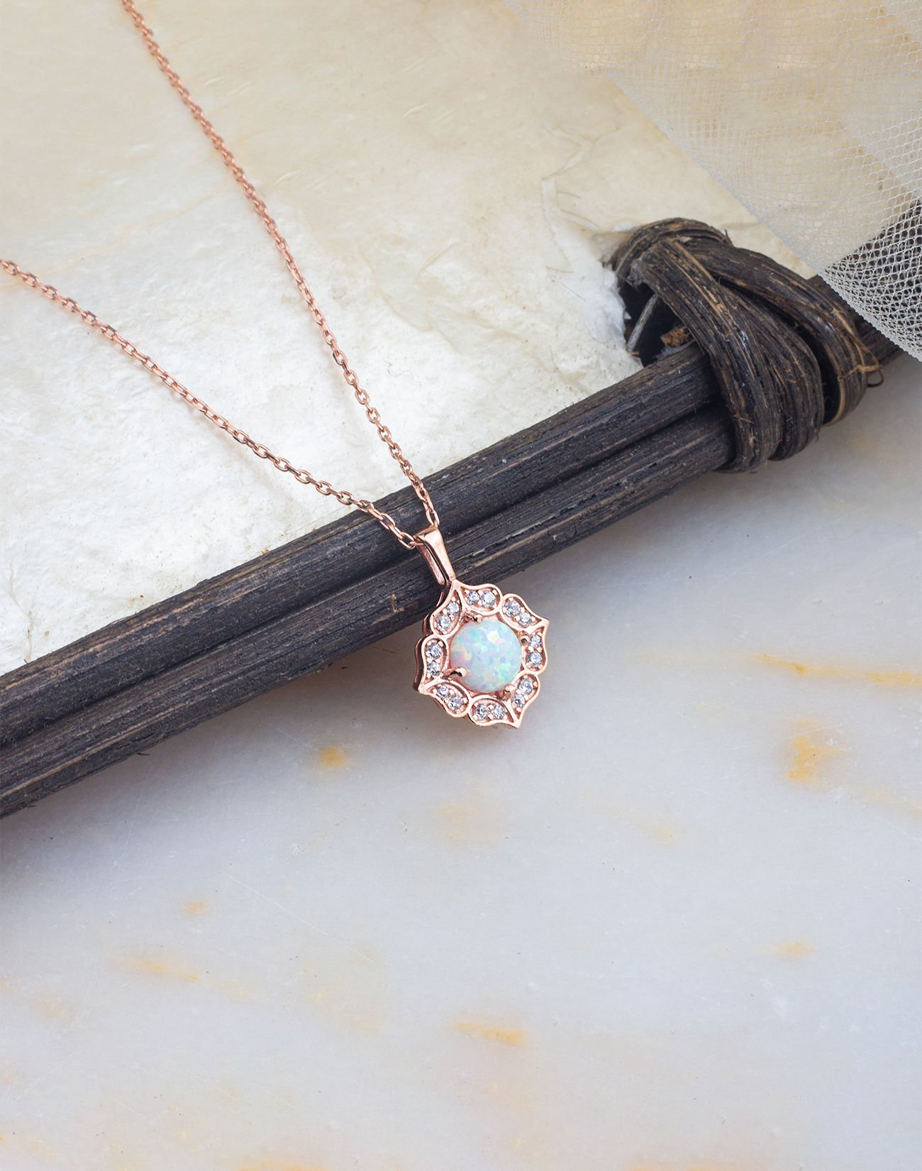 925 Ayar Gümüş Opal Taşlı Sultan Kolye BEYAZ