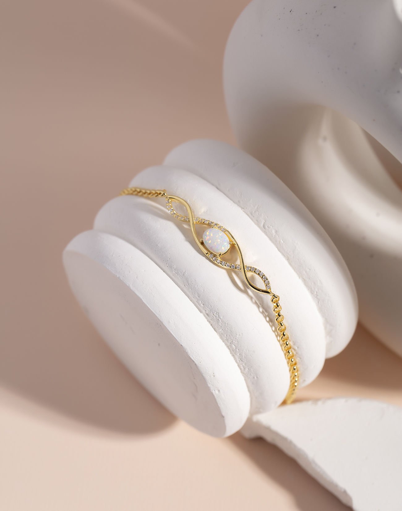 Sonsuzluk Modeli Beyaz Opal Taşlı Gümüş Bileklik