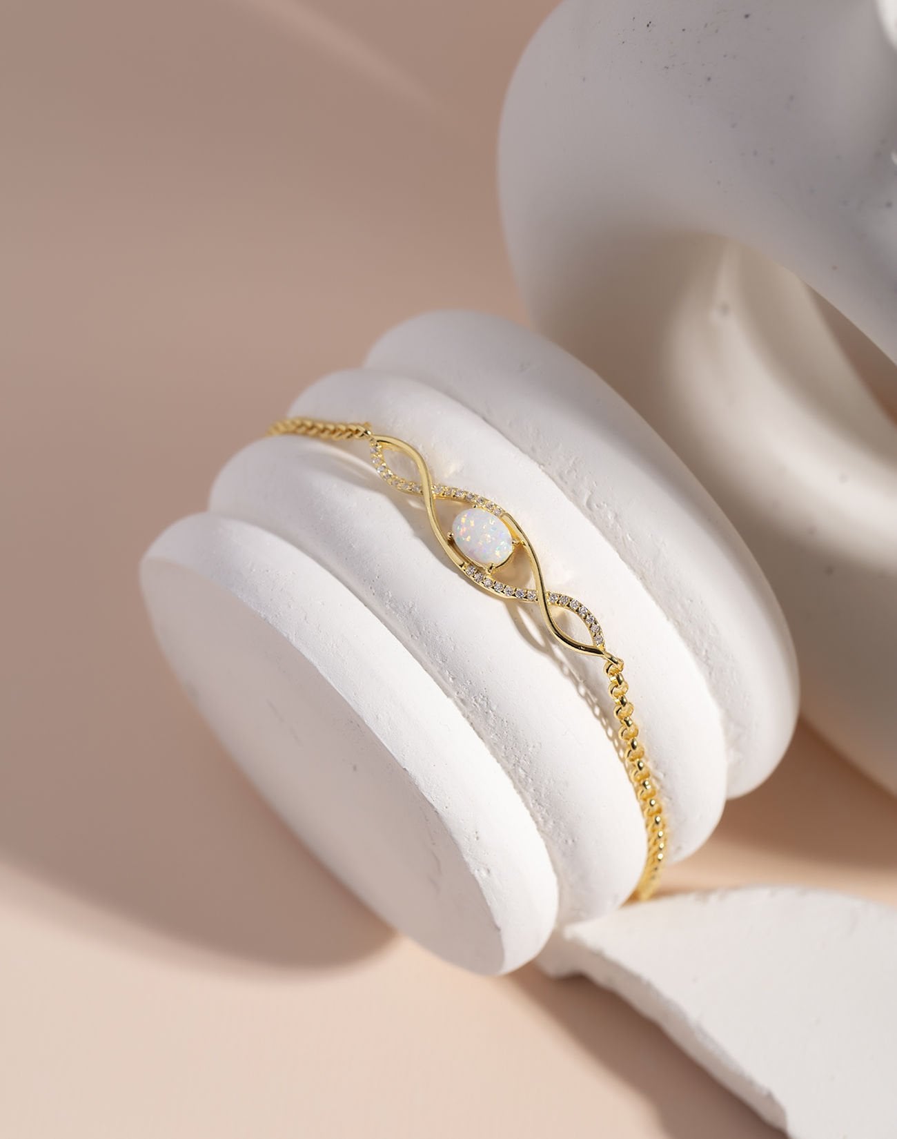 Sonsuzluk Modeli Beyaz Opal Taşlı Gümüş Bileklik