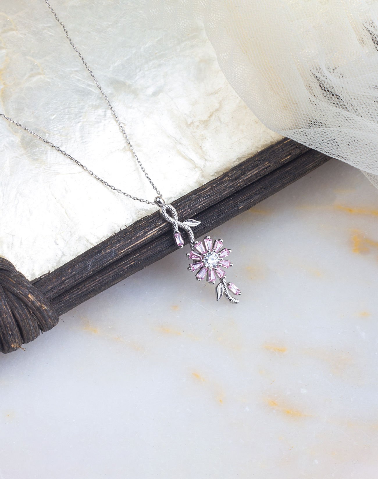 925 Ayar Gümüş Pembe Taşlı Dönen Çiçekli Kolye