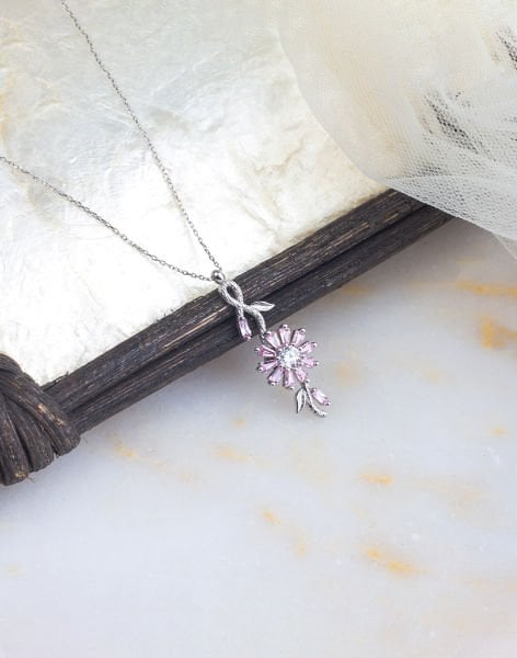 925 Ayar Gümüş Pembe Taşlı Dönen Çiçekli Kolye