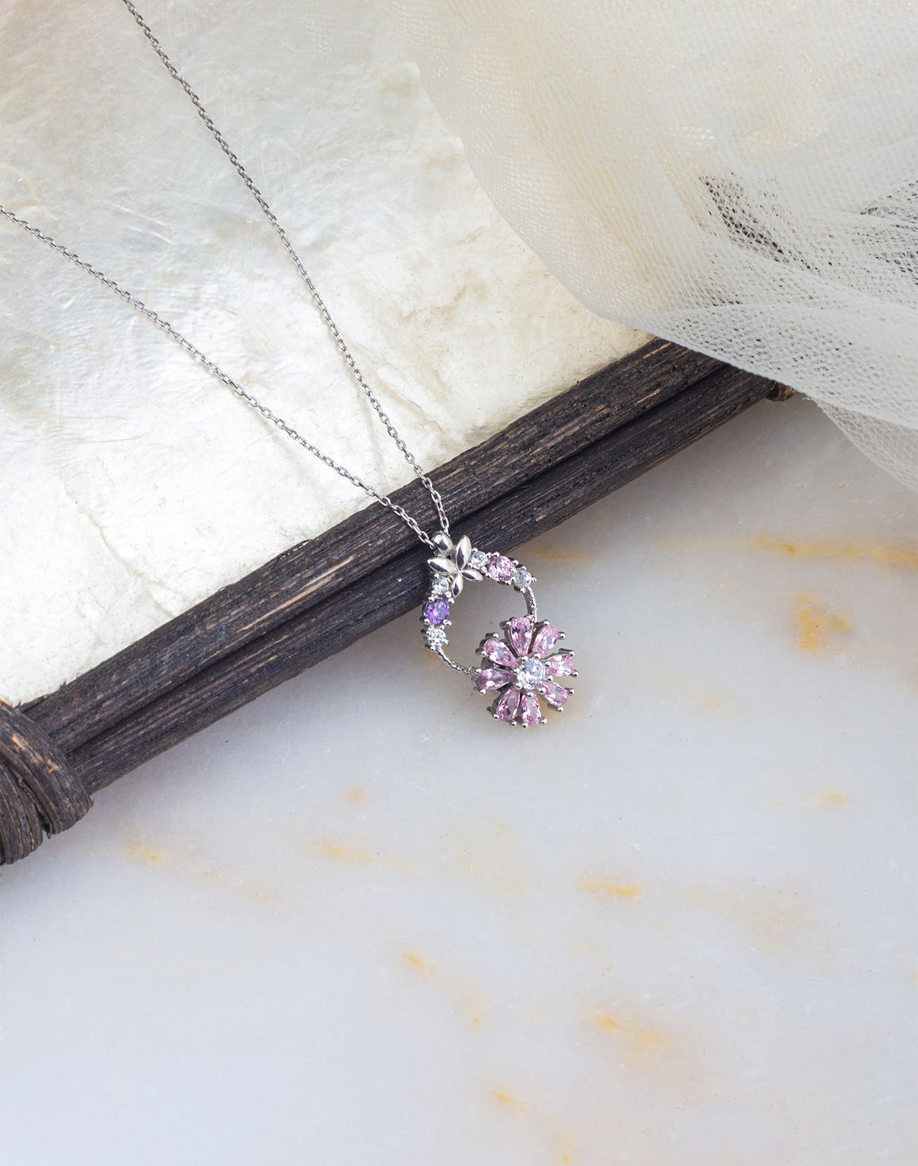 925 Ayar Gümüş Kelebek Dönen Çiçekli Kolye