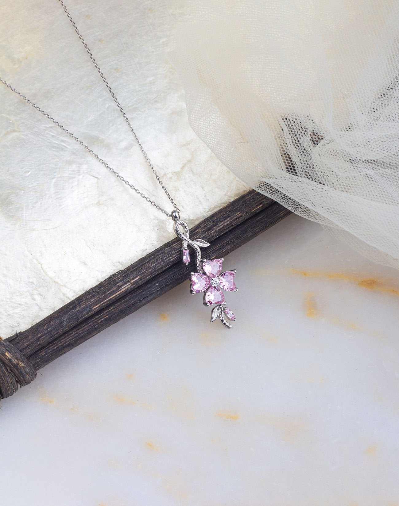 925 Ayar Gümüş Pembe Taşlı Dönen Yonca Kolye