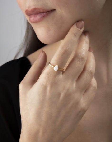 Tek Taş Damla Beyaz Opal Gümüş Yüzük