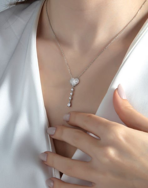 925 Ayar Gümüş Damla Taş Sallantılı Pırlanta Modeli Kalp Kolye