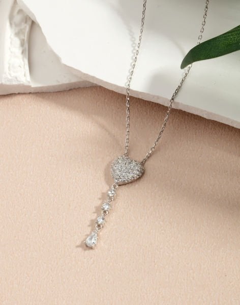 925 Ayar Gümüş Damla Taş Sallantılı Pırlanta Modeli Kalp Kolye