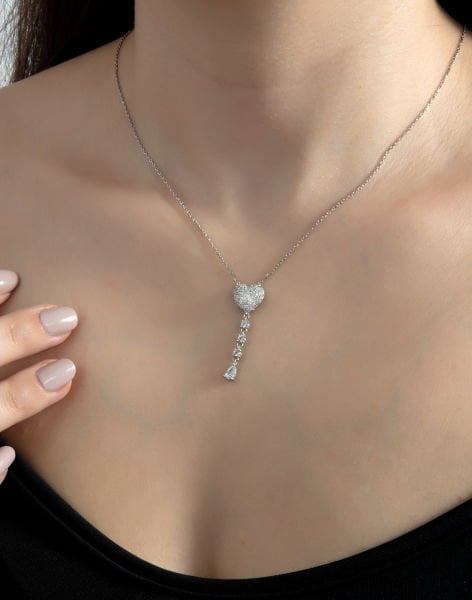 925 Ayar Gümüş Damla Taş Sallantılı Pırlanta Modeli Kalp Kolye