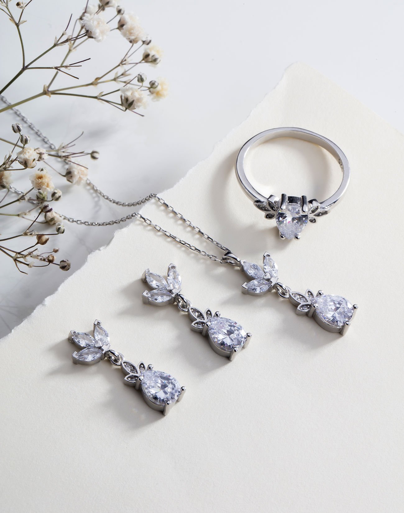Damla Taşlı Zarif Gümüş Takı Seti