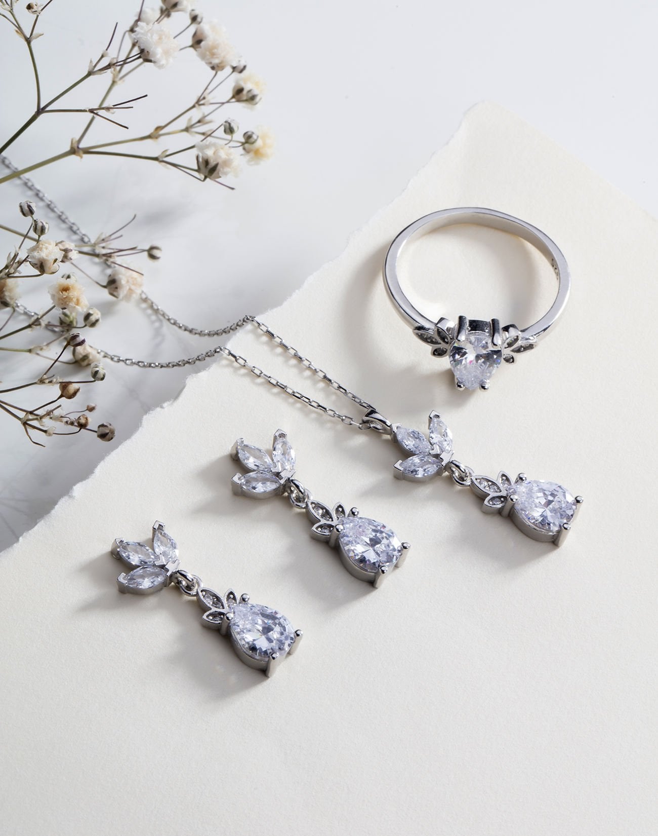 Damla Taşlı Zarif Gümüş Takı Seti