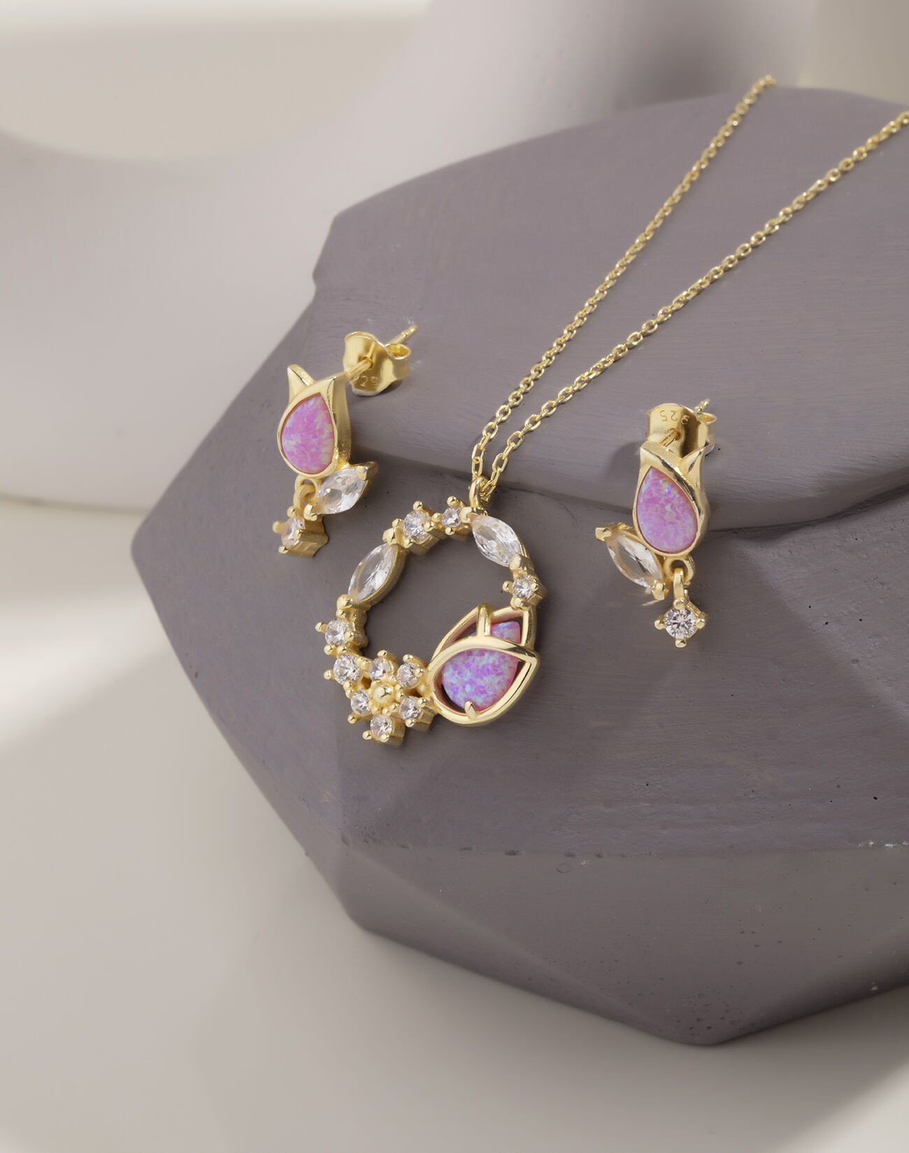 Opal Taşlı Lale Bahçesi Gümüş Takı Seti