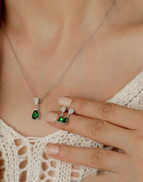 Yeşil Damla Taşlı Pırlanta Modeli Gümüş Set