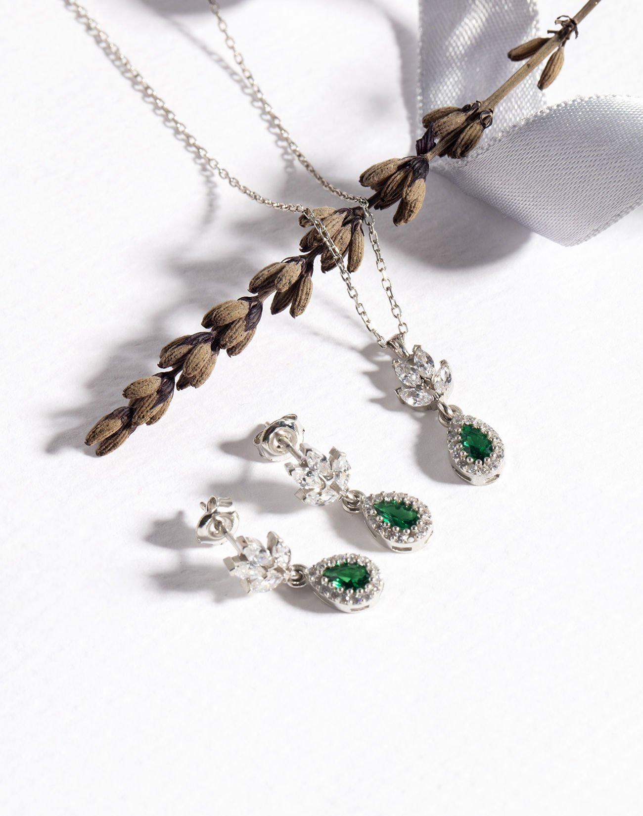 Markiz Pırlanta Modeli Damla Taş Sallantılı Takı Seti YEŞİL