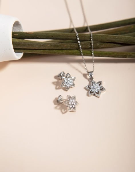 Pırlanta Modeli Çiçek Gümüş Takı Seti