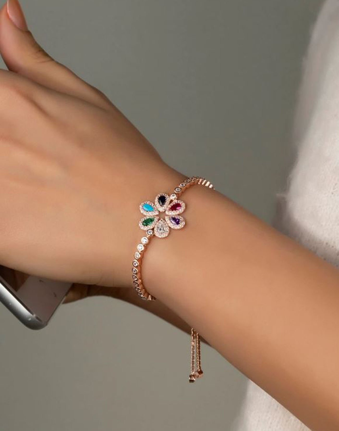 Mix Taşlı Papatya Su Yolu Asansörlü Gümüş Bileklik