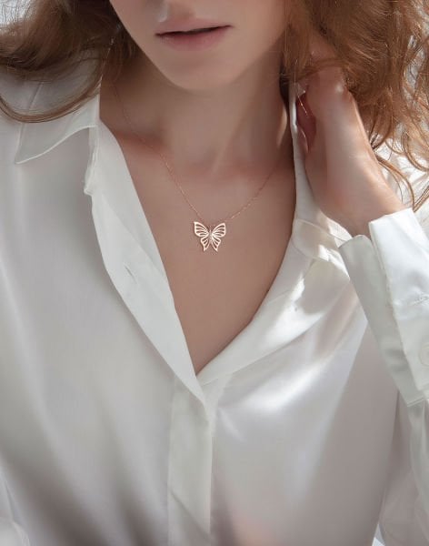 Parlak Gümüş Kelebek Kolye