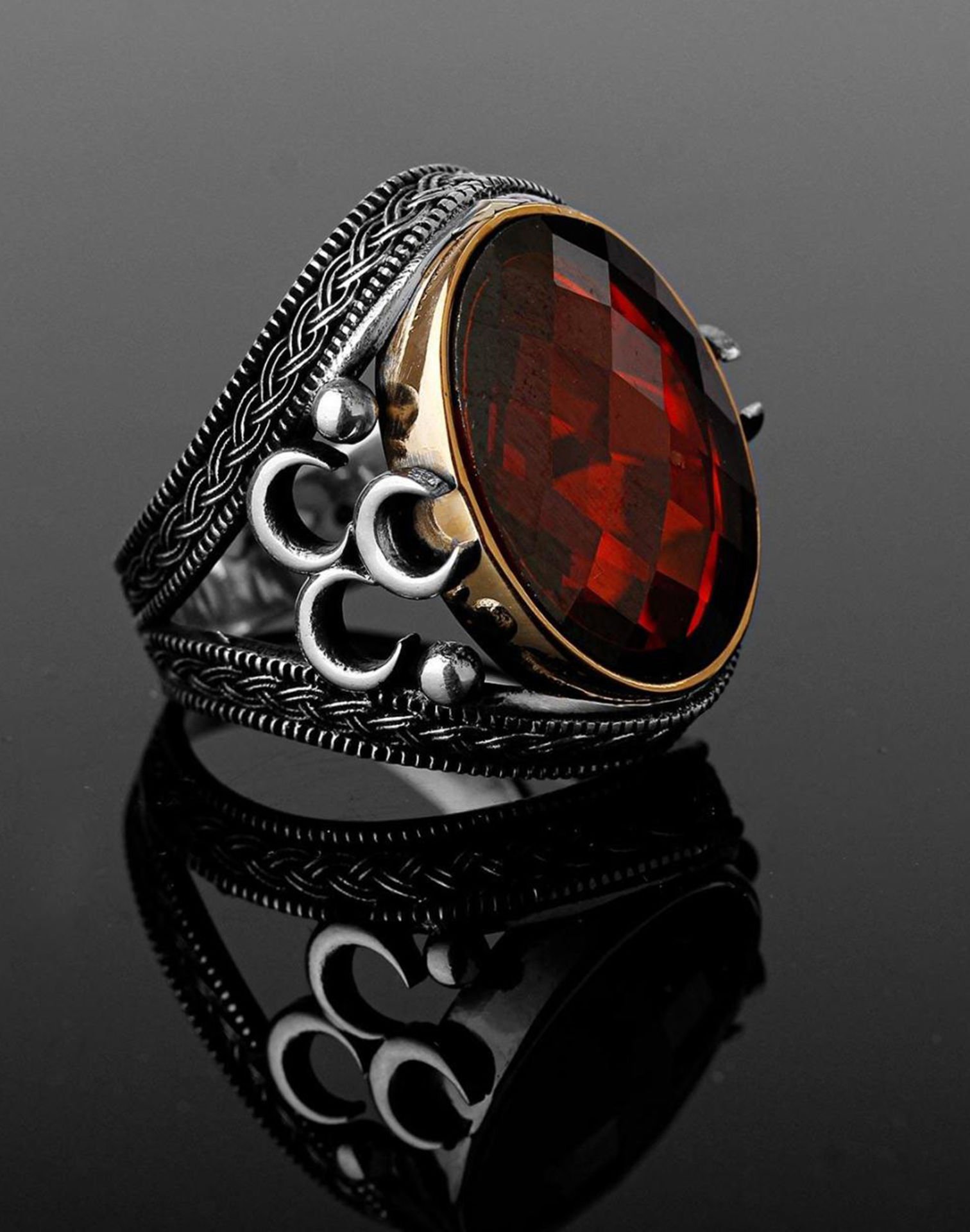 Üç Hilal Desenli Kırmızı Taşlı Gümüş Erkek Yüzüğü