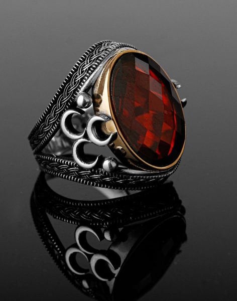 Üç Hilal Desenli Kırmızı Taşlı Gümüş Erkek Yüzüğü