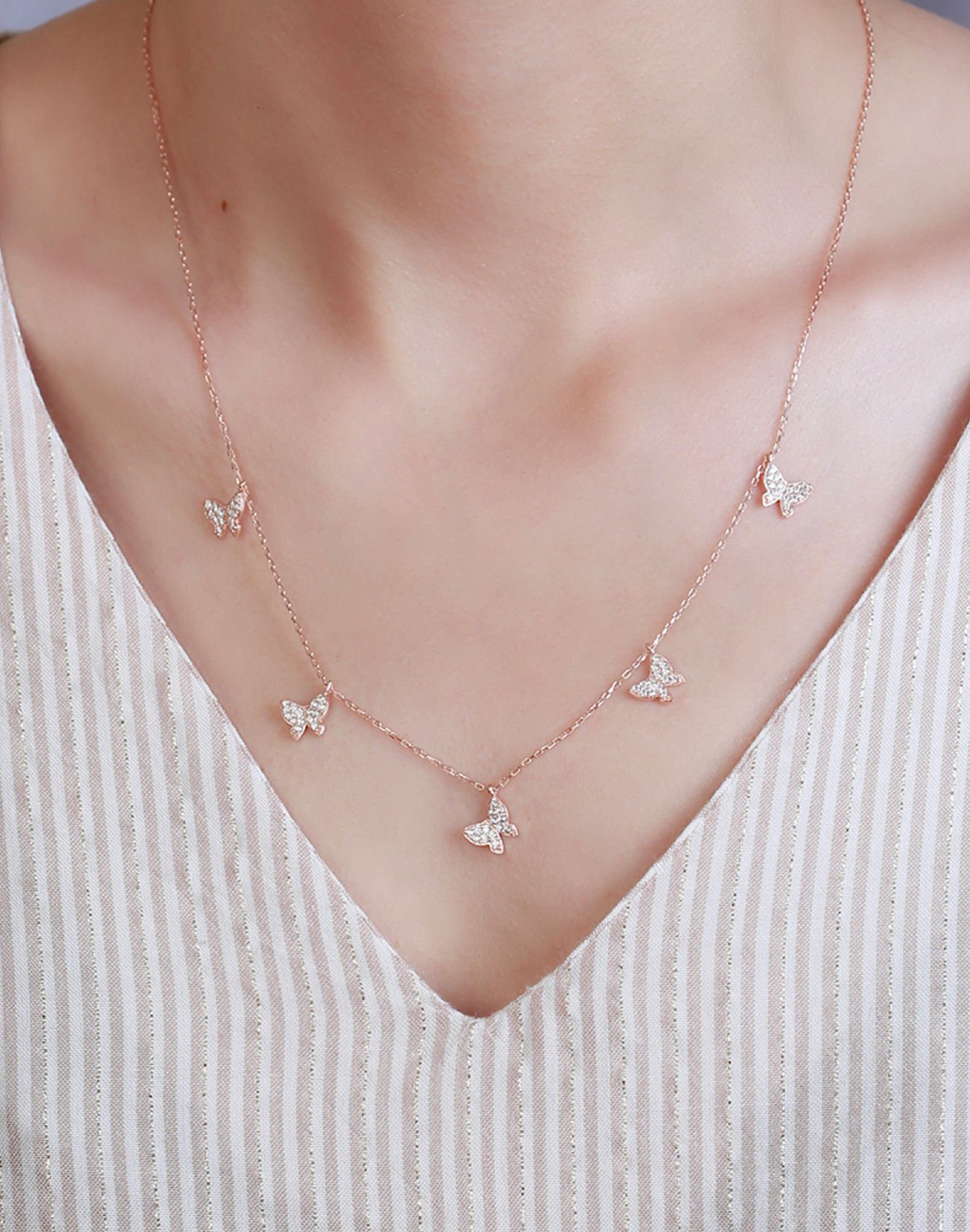 Kadın Kelebekli Gümüş Şans Kolyesi