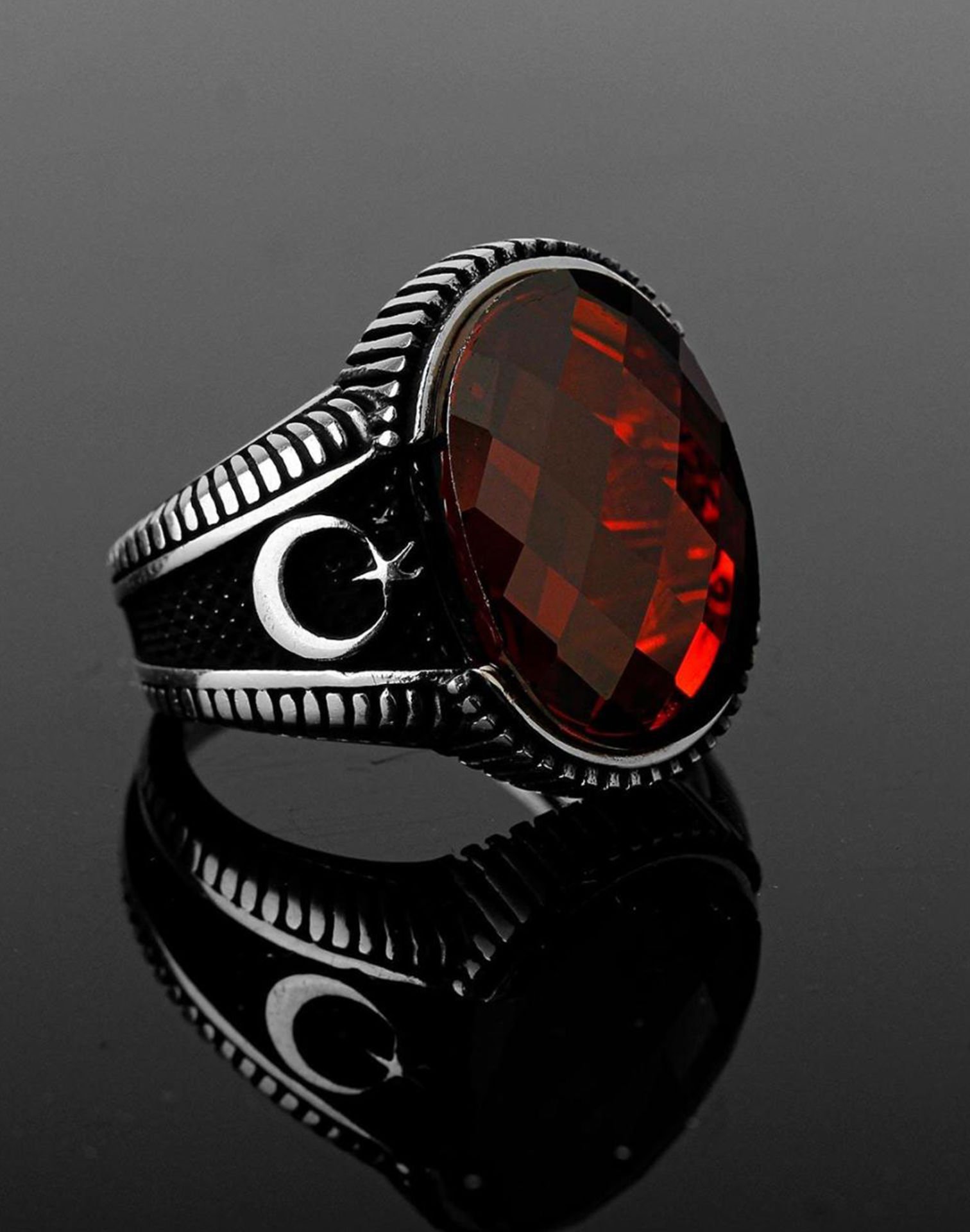 Ay Yıldız Desenli Kırmızı Taşlı Gümüş Erkek Yüzüğü
