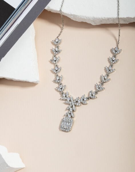 Sevgililer Gününe Özel Işıklı Kutuda Pırlanta Modeli Baget Taşlı Gümüş Gerdanlık