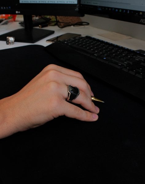 Elegance Tasarım Siyah Taşlı Gümüş Erkek Yüzüğü