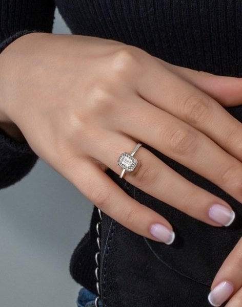 Pırlanta Modeli Baget Tek Taşlı Gümüş Yüzük