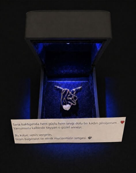 Anneler Gününe Özel Işıklı Kutuda 925 Ayar Gümüş Anne Bebek Kolye