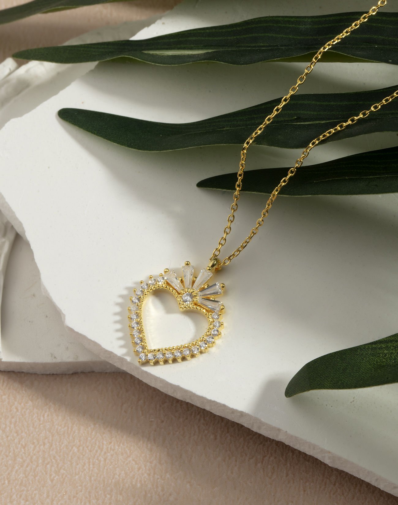 Sevginin Tacı Gümüş Kalp Kolye 14 Ayar Altın Kaplama