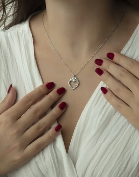 Sevginin Tacı Gümüş Kalp Kolye Rodyum Kaplama