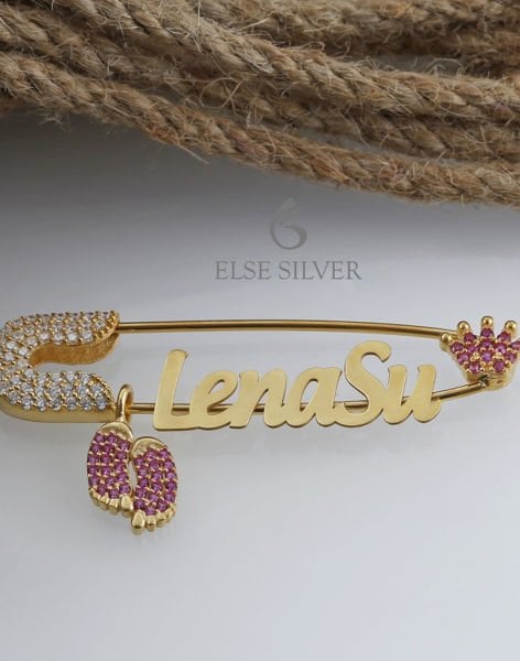 Kişiye Özel Firuze Ayak Firuze Taçlı Gümüş Bebek İğnesi PEMBE