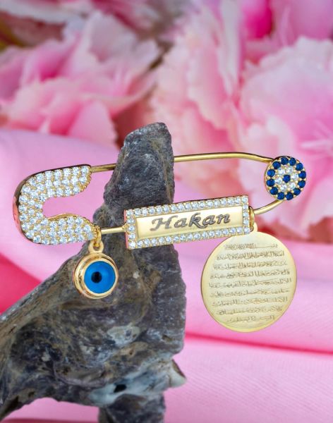 Kişiye Özel Nazar Boncuklu İsimli Ayaklı Ve Cam Gözlü Gümüş Bebek İğnesi