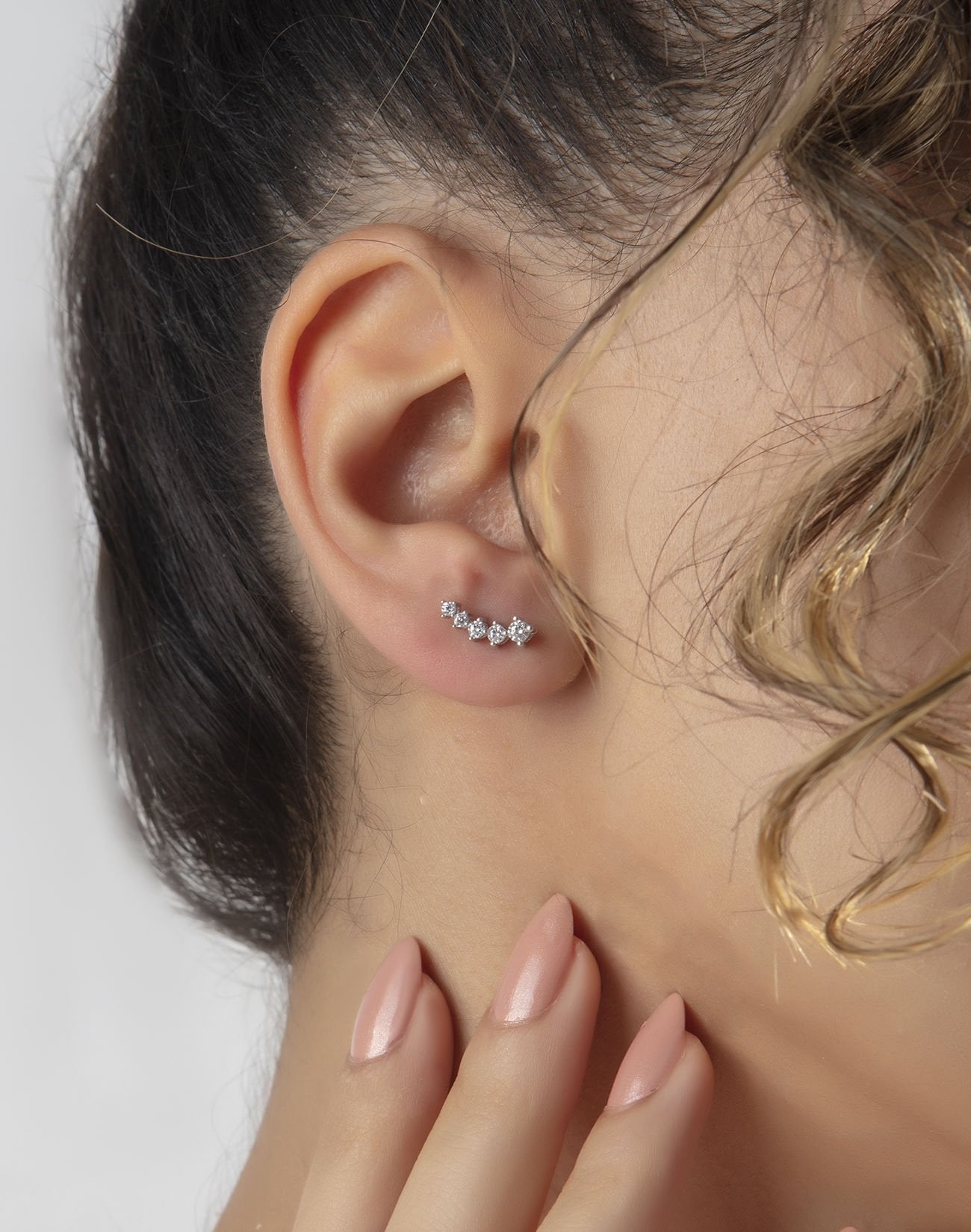 Zarif Zirkon Taşlı Çivili Gümüş Küpe