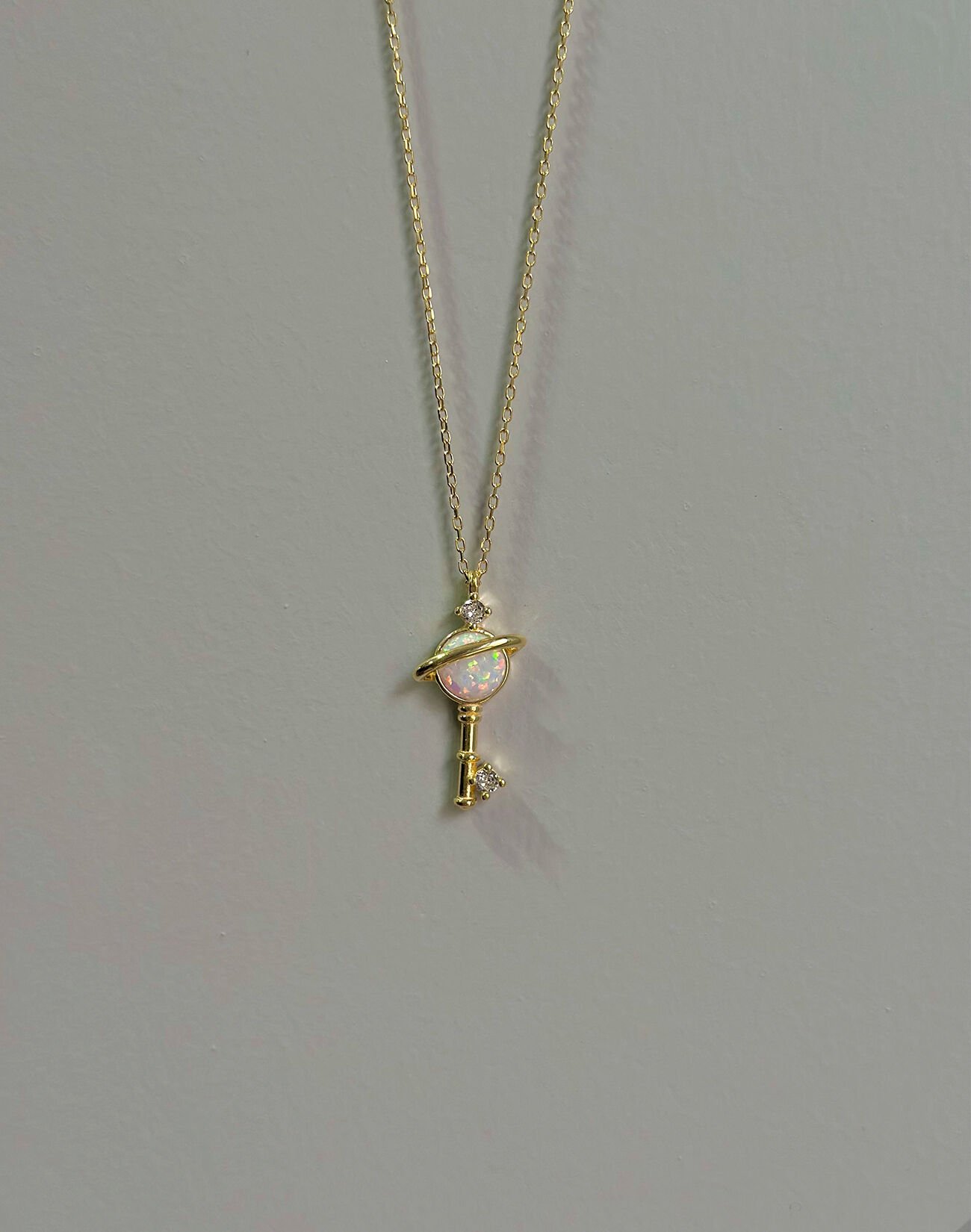 Opal Taşlı Gümüş Anahtar Kolye