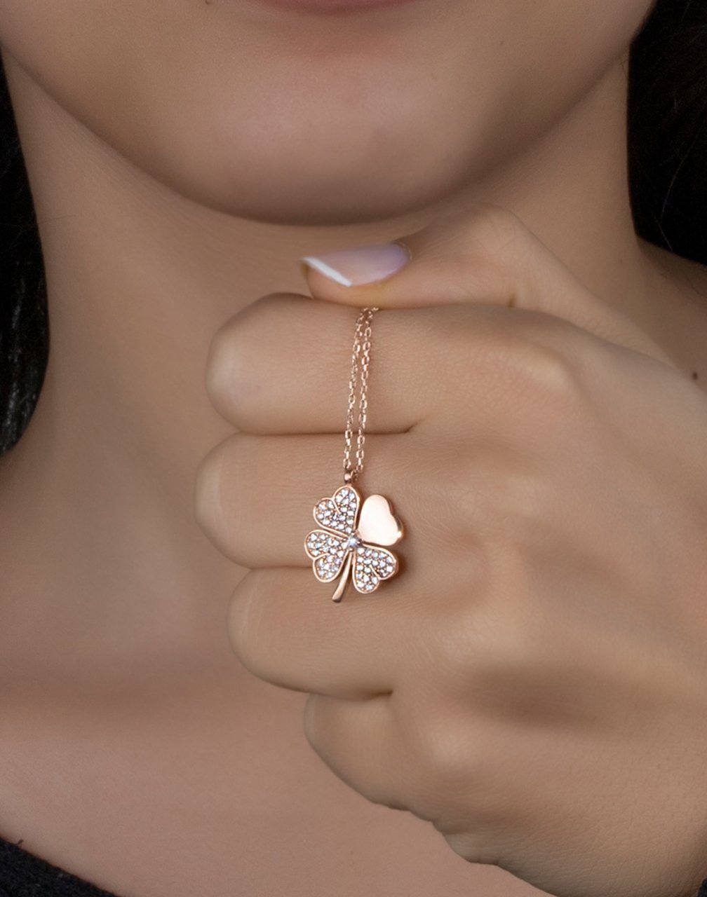 925 Ayar Gümüş İsimli Yonca Kolye