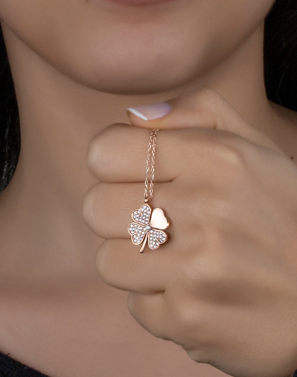 925 Ayar Gümüş İsimli Yonca Kolye