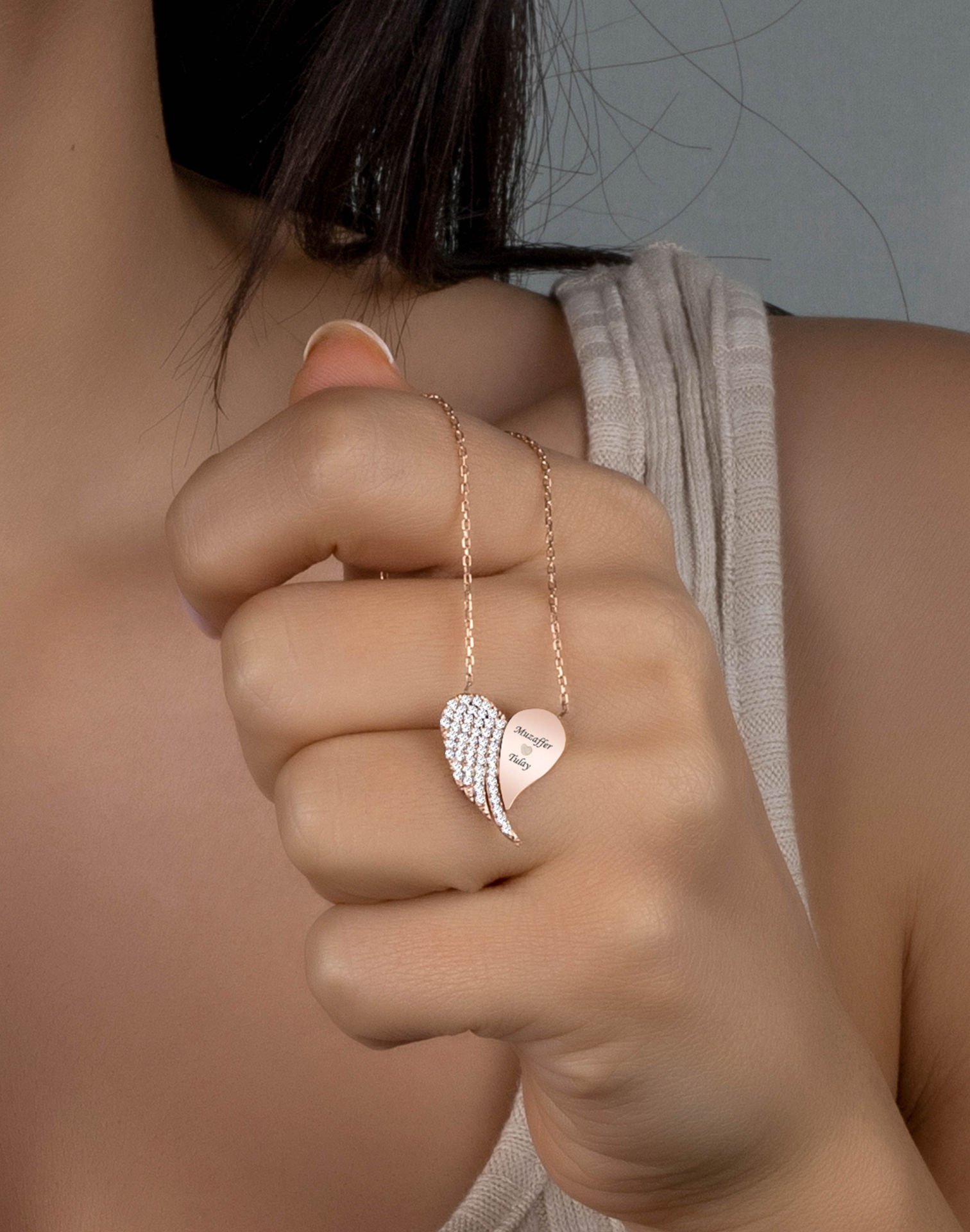 Özgür Aşk Gümüş İsimli Kalp Kolye