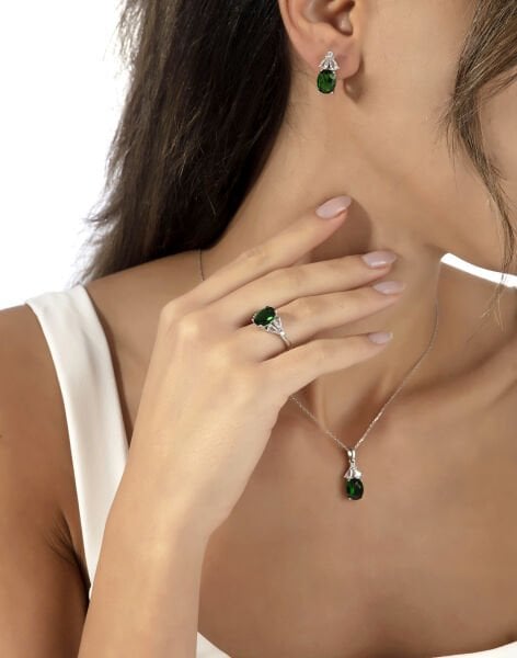 925 Ayar Zümrüt Rengi Oval Taşlı Gümüş Takı Seti