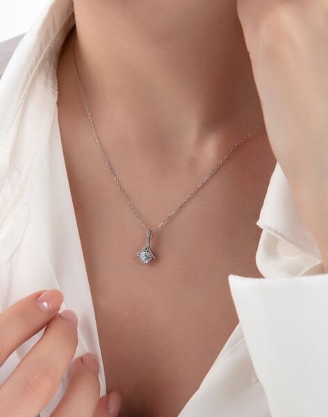 925 Ayar Elegance Gümüş Kolye
