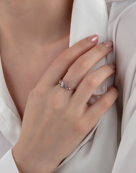 925 Ayar Elmas Montürü Gümüş Yüzük