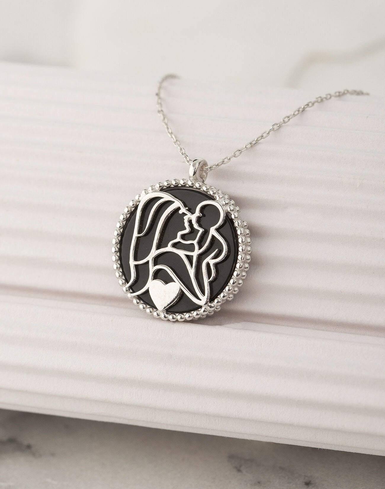 925 Ayar Gümüş Siyah Sedef Taşlı Bir Kalpte İki Can Kolyesi