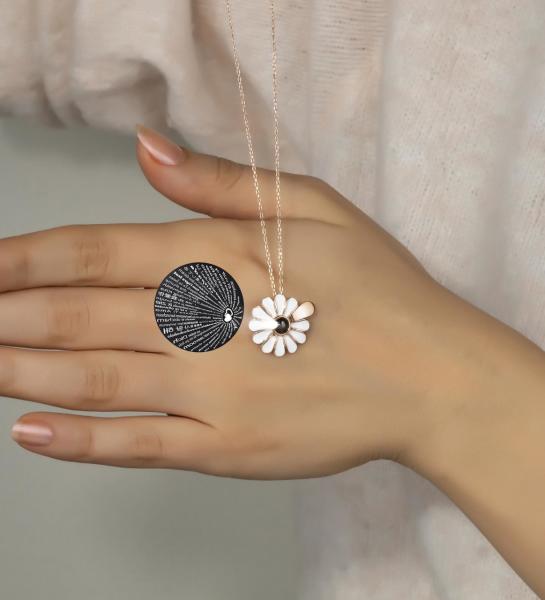 100 Dilde Seviyorum Yazılı İsimli Papatya Kolye